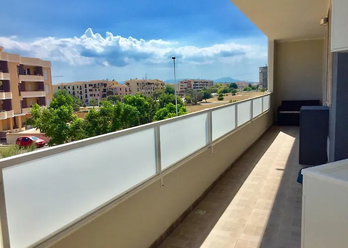 Le Domus Modern Cagliari 公寓 *